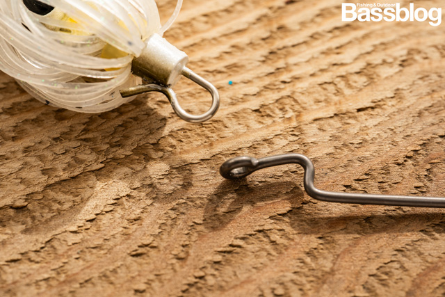 グライドヘッドスピナーベイトは、オフセットフックを使えるメリットが大きい。