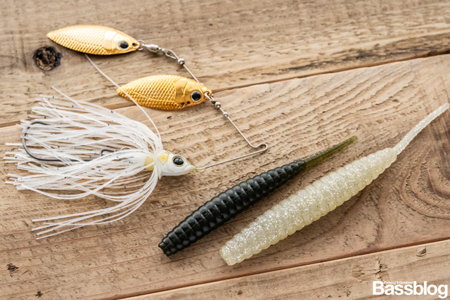 グライドヘッドスピナーベイトとデスアダー