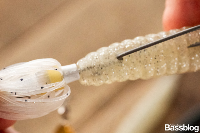 グライドヘッドスピナーベイトのフックセット方法。これで完了。