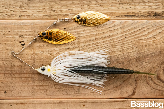 グライドヘッドスピナーベイトとデスアダー4インチ