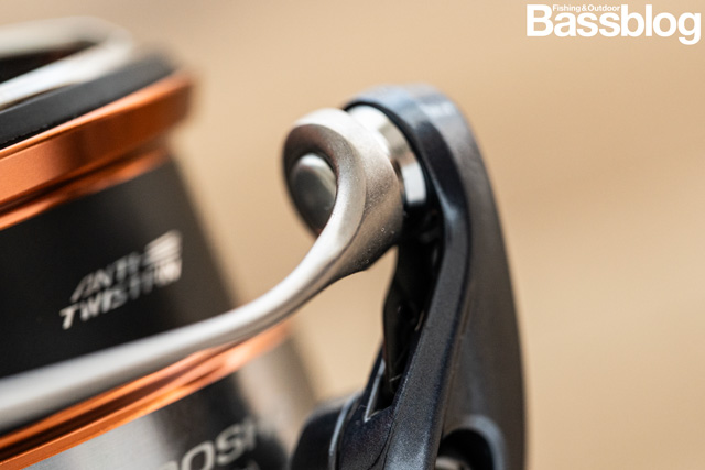 26ナスキーのワンピースベールのラインローラー付近。ここにラインが絡まなくなった。