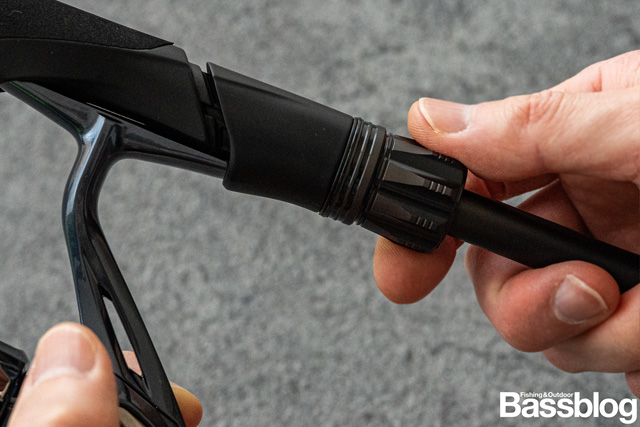 26ゾディアスのアップロック式リールシートのナット