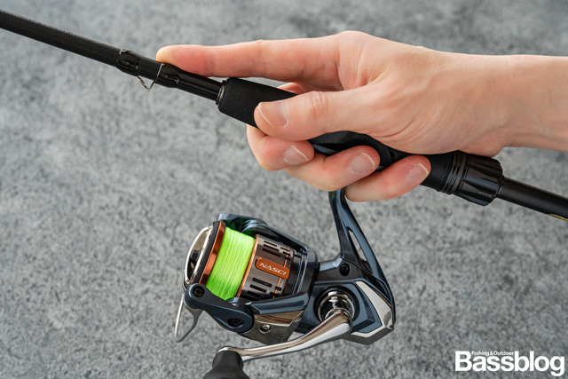 26ゾディアスのリールシートは、握った時の安定感が非常に良い。