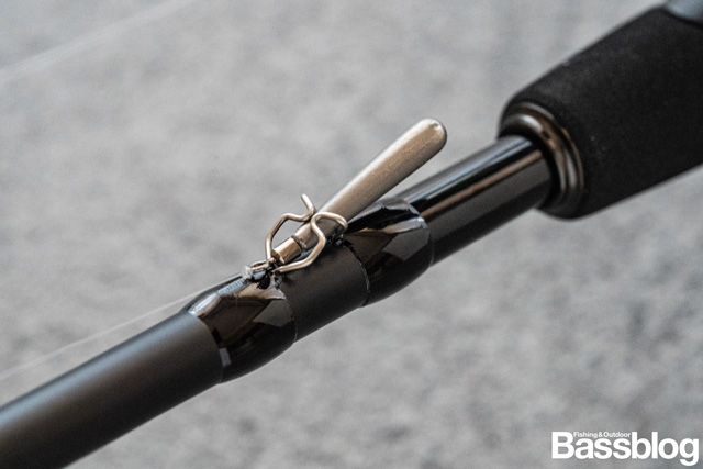 26ゾディアスのフックハンガーには、シンカーも掛けられる。