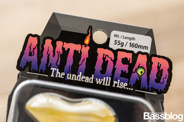 アンデッドのロゴデザイン。「The undead will rise...」というコピーも。
